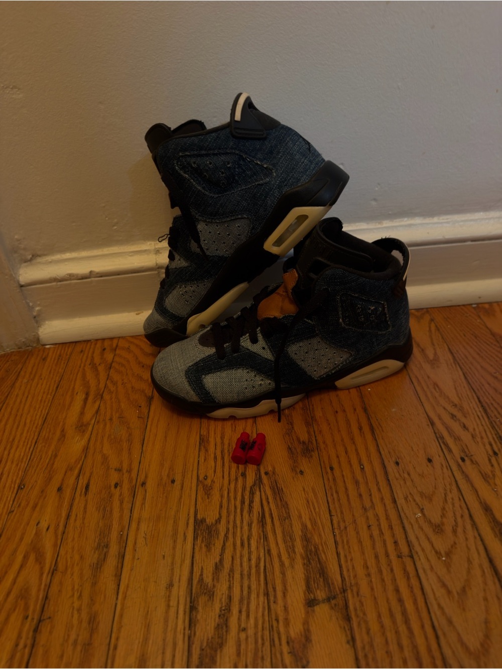 Big kids size 5.5 Jordan 6 retro